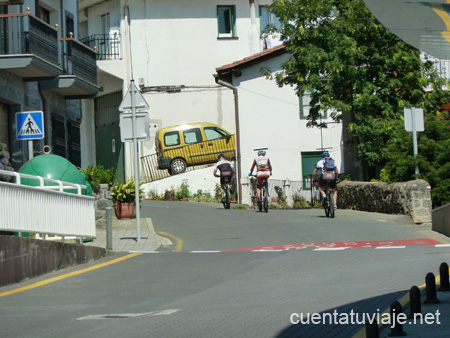 Viajando en bici, Aia (Gipuzkoa)